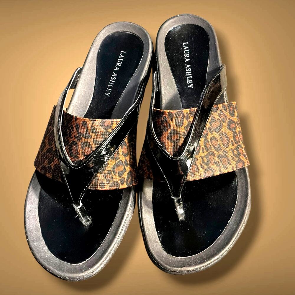 Women's LAURA ASHLEY Black/Brown Leopard LA-ALSCOT Flip Flop Sandals EUC